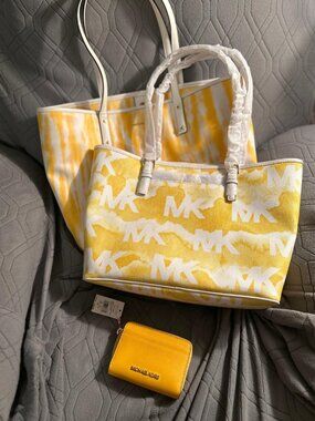 Michael Kors Carter & Jet Set Buttercup Tote Bags & Wallet LOT NWT